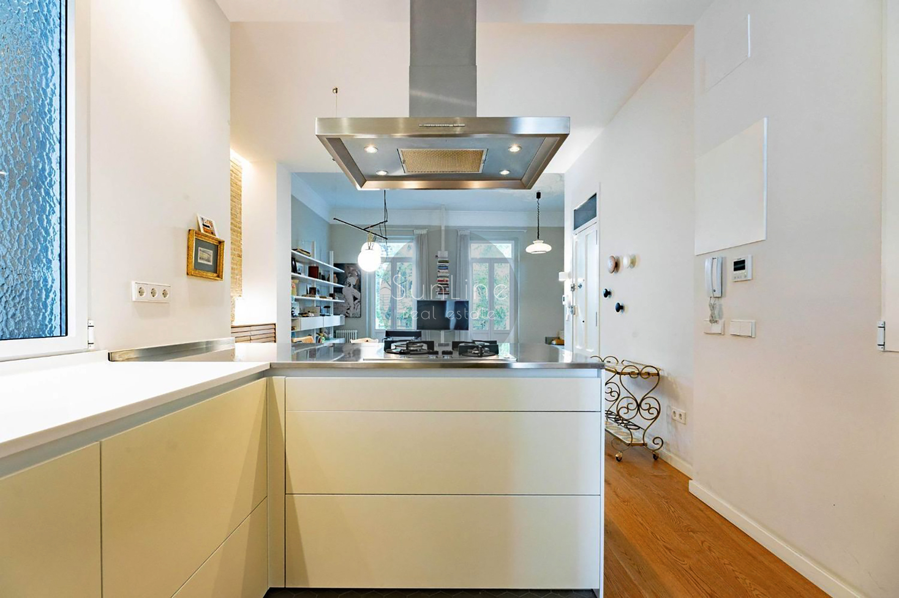 Elegant 102 m² apartment with designer renovation in Gran Vía