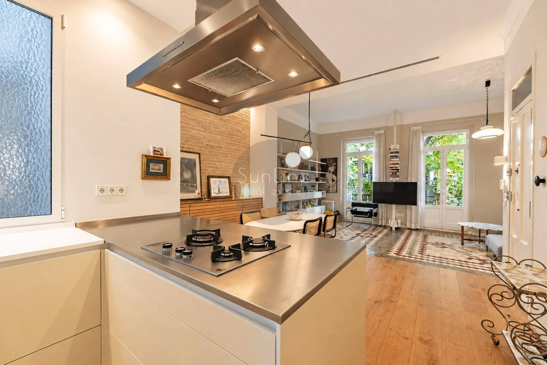 Elegant 102 m² apartment with designer renovation in Gran Vía