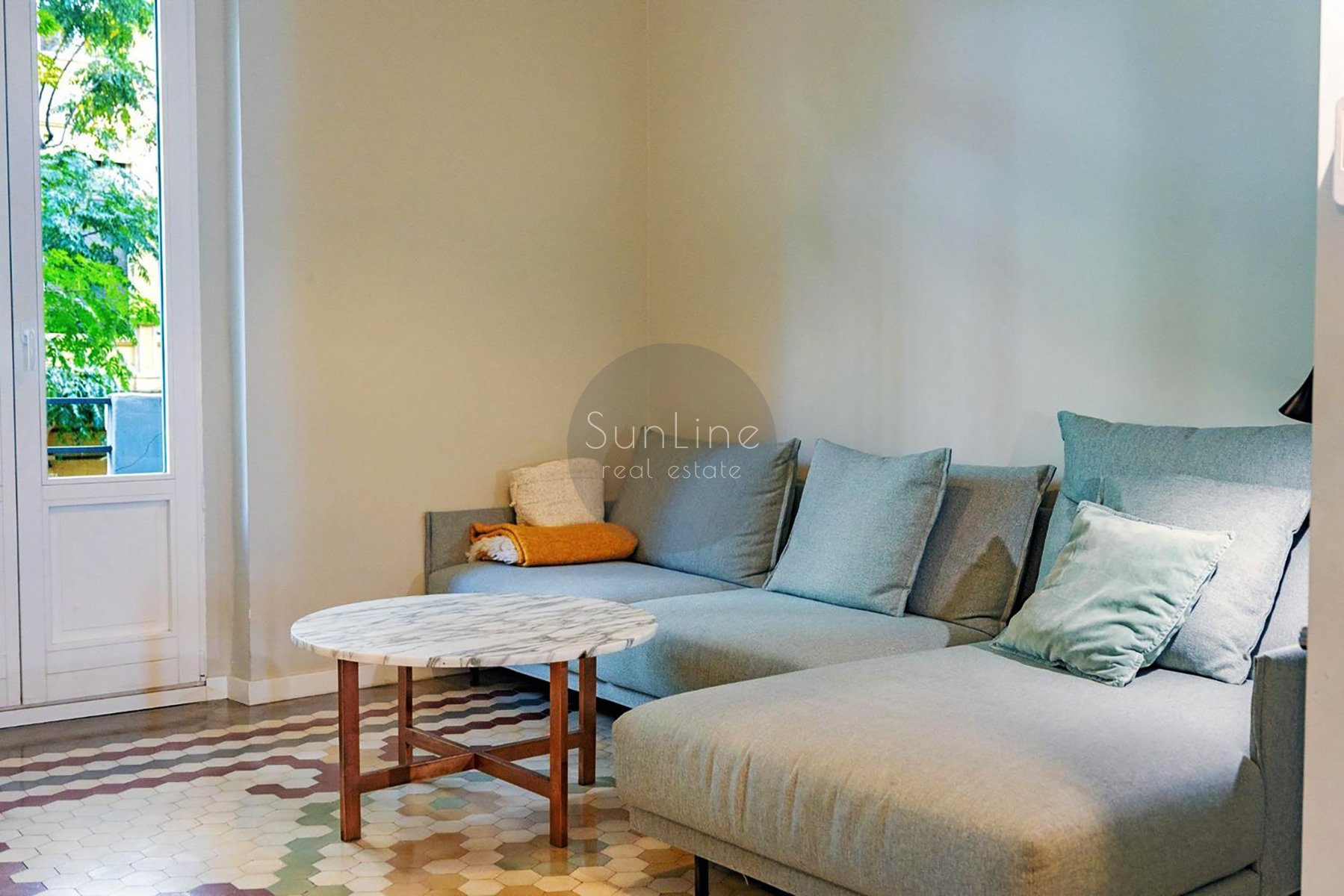Elegant 102 m² apartment with designer renovation in Gran Vía