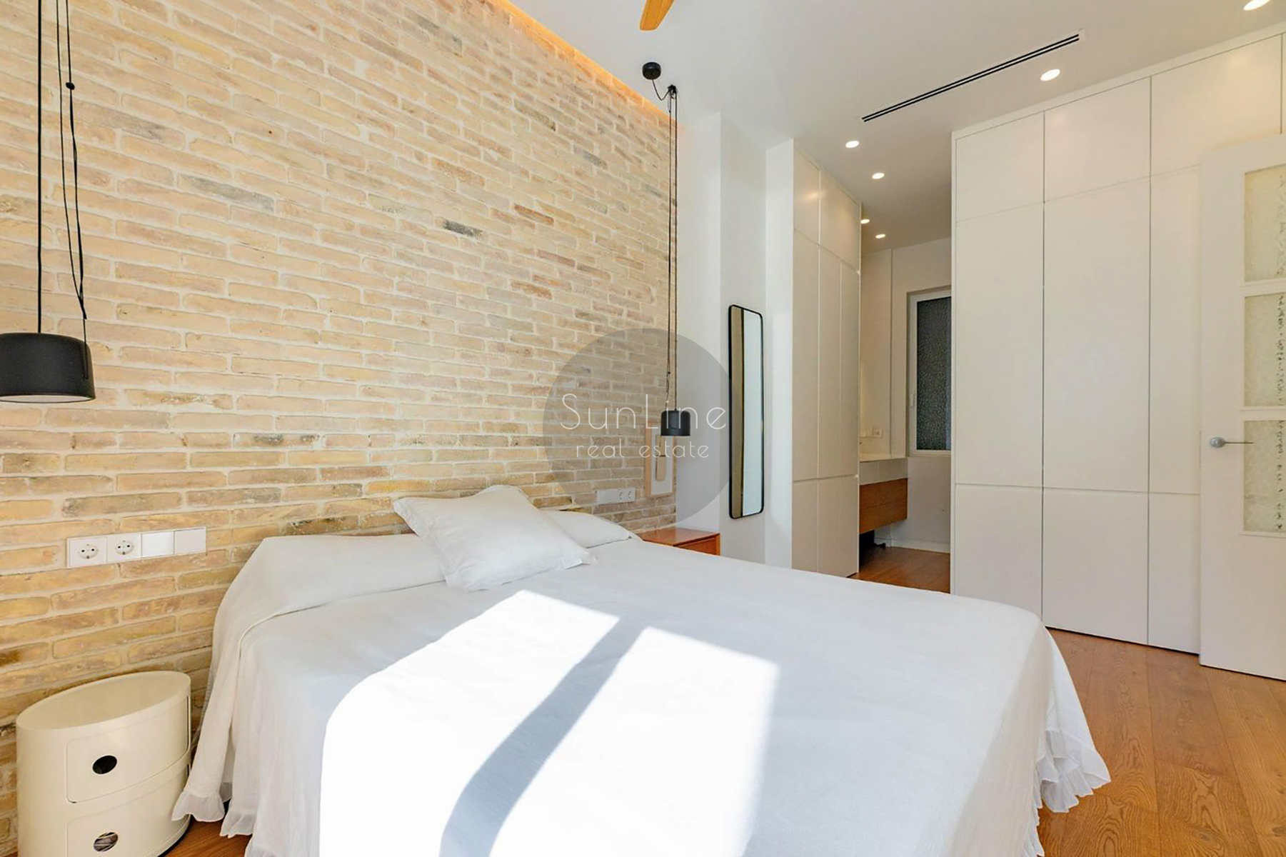 Elegant 102 m² apartment with designer renovation in Gran Vía