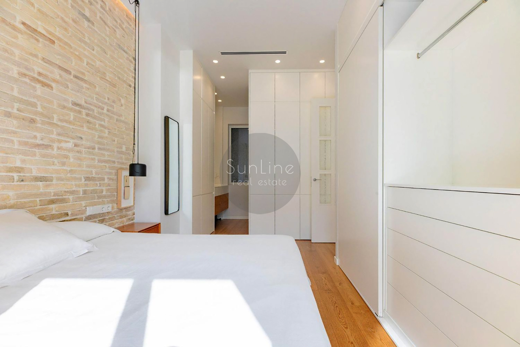 Elegant 102 m² apartment with designer renovation in Gran Vía