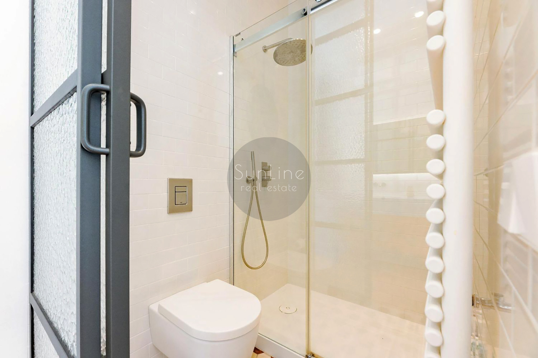 Elegant 102 m² apartment with designer renovation in Gran Vía