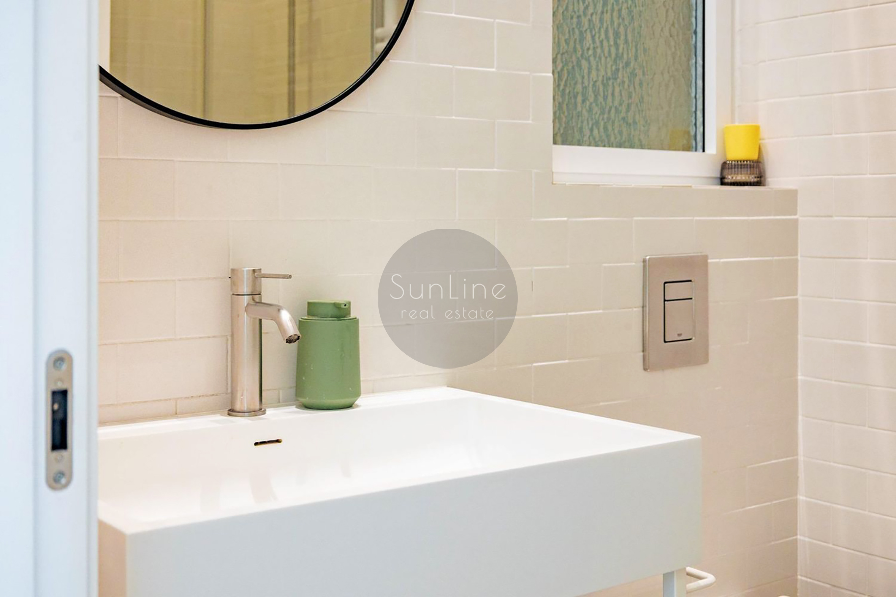Elegant 102 m² apartment with designer renovation in Gran Vía