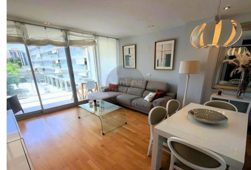 Bright 107 m² apartment with pool, padel and large terrace in Valencia