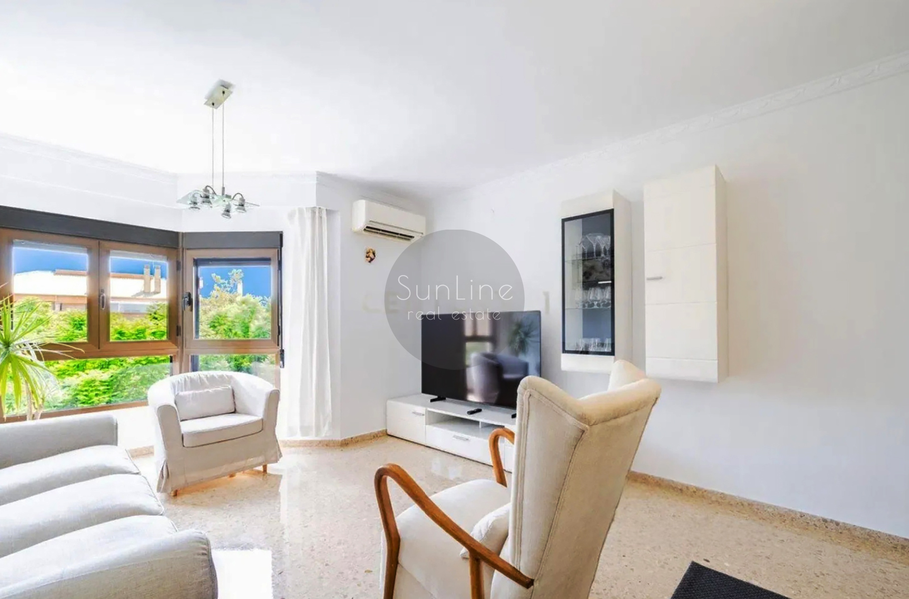 Bright apartment 144 m² with new furniture and premium finish in Valencia