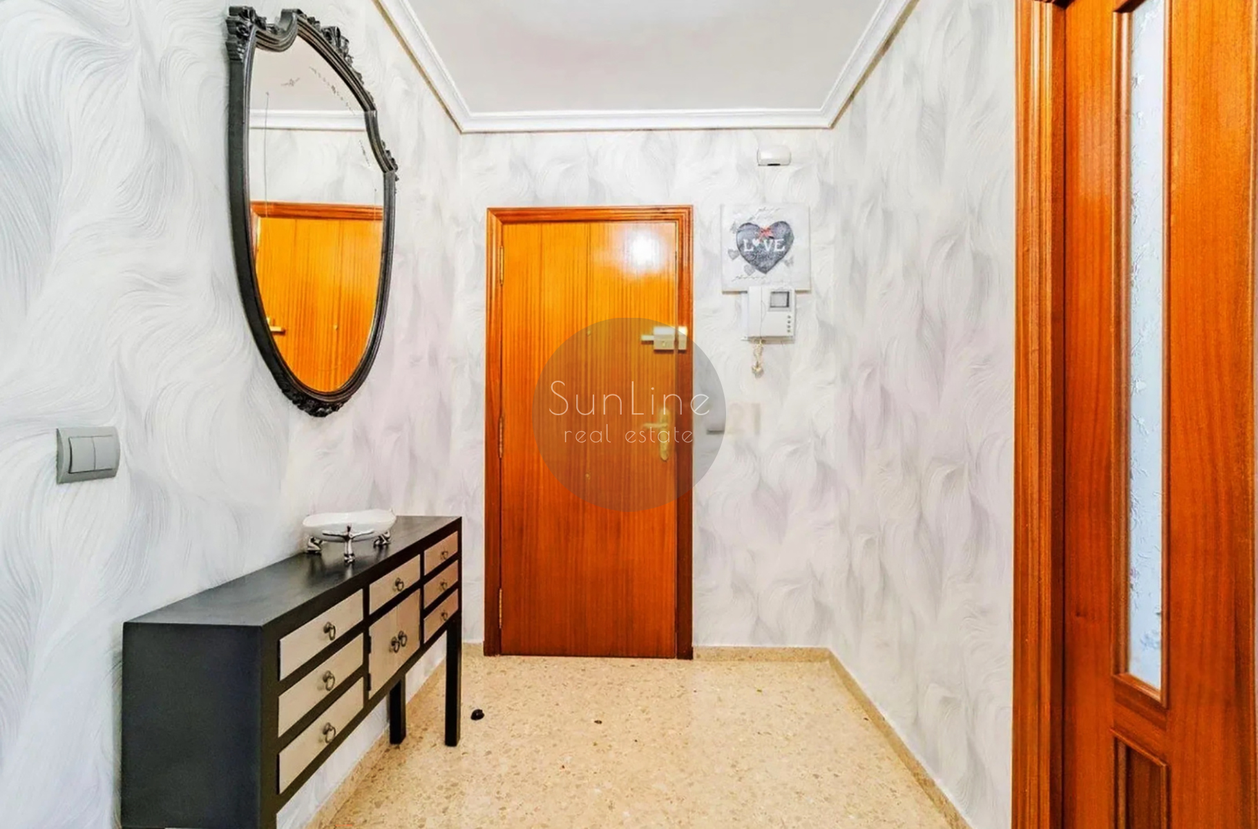 Bright apartment 144 m² with new furniture and premium finish in Valencia