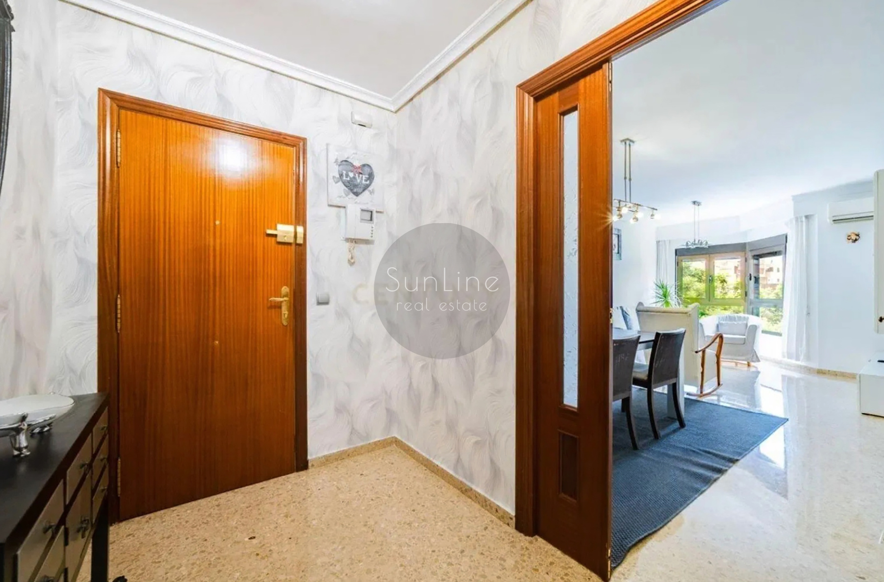Bright apartment 144 m² with new furniture and premium finish in Valencia