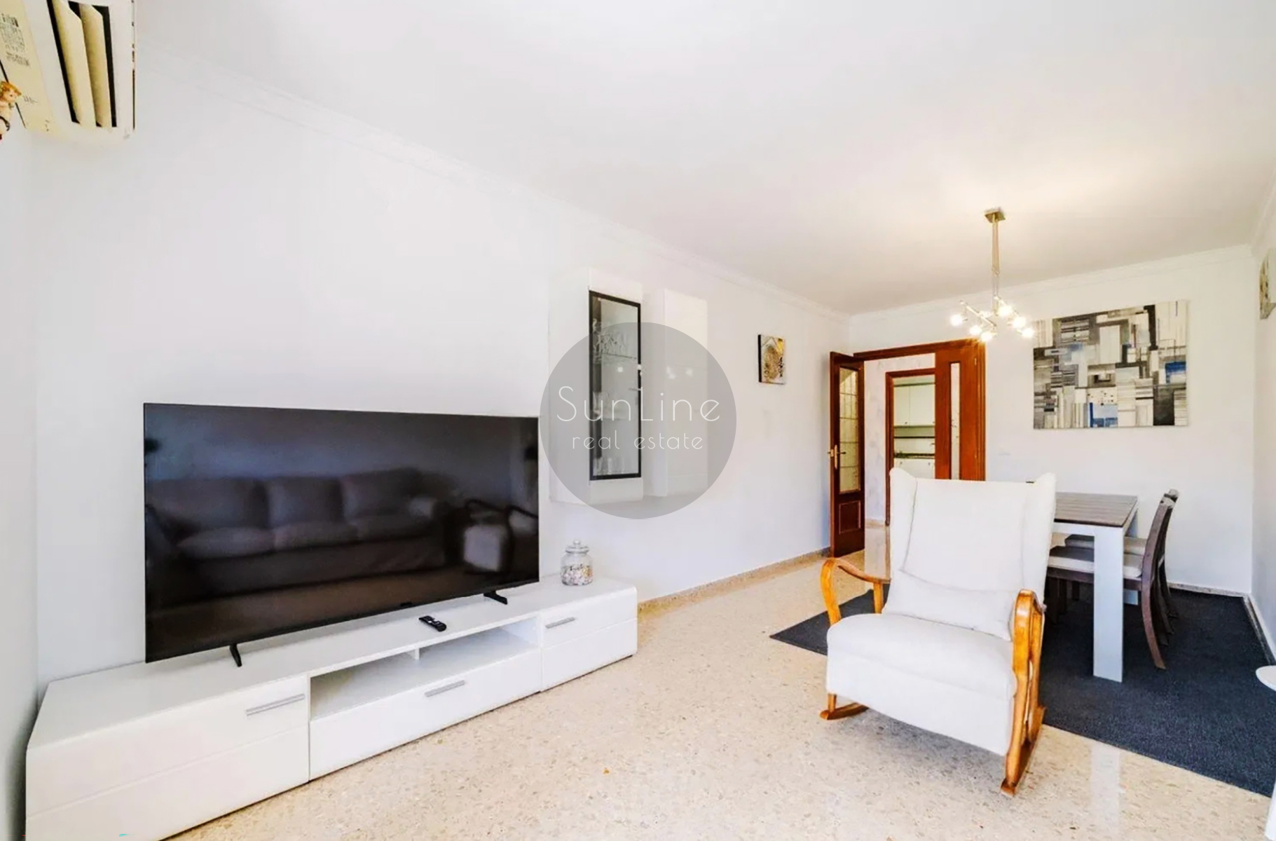 Bright apartment 144 m² with new furniture and premium finish in Valencia