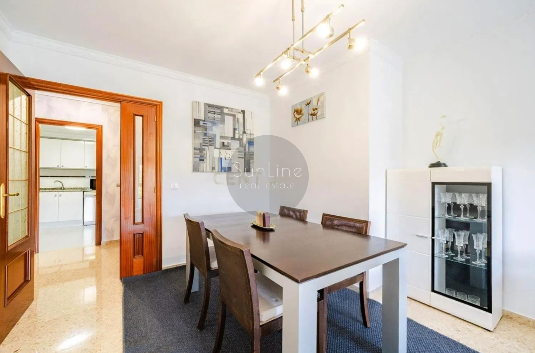 Bright apartment 144 m² with new furniture and premium finish in Valencia