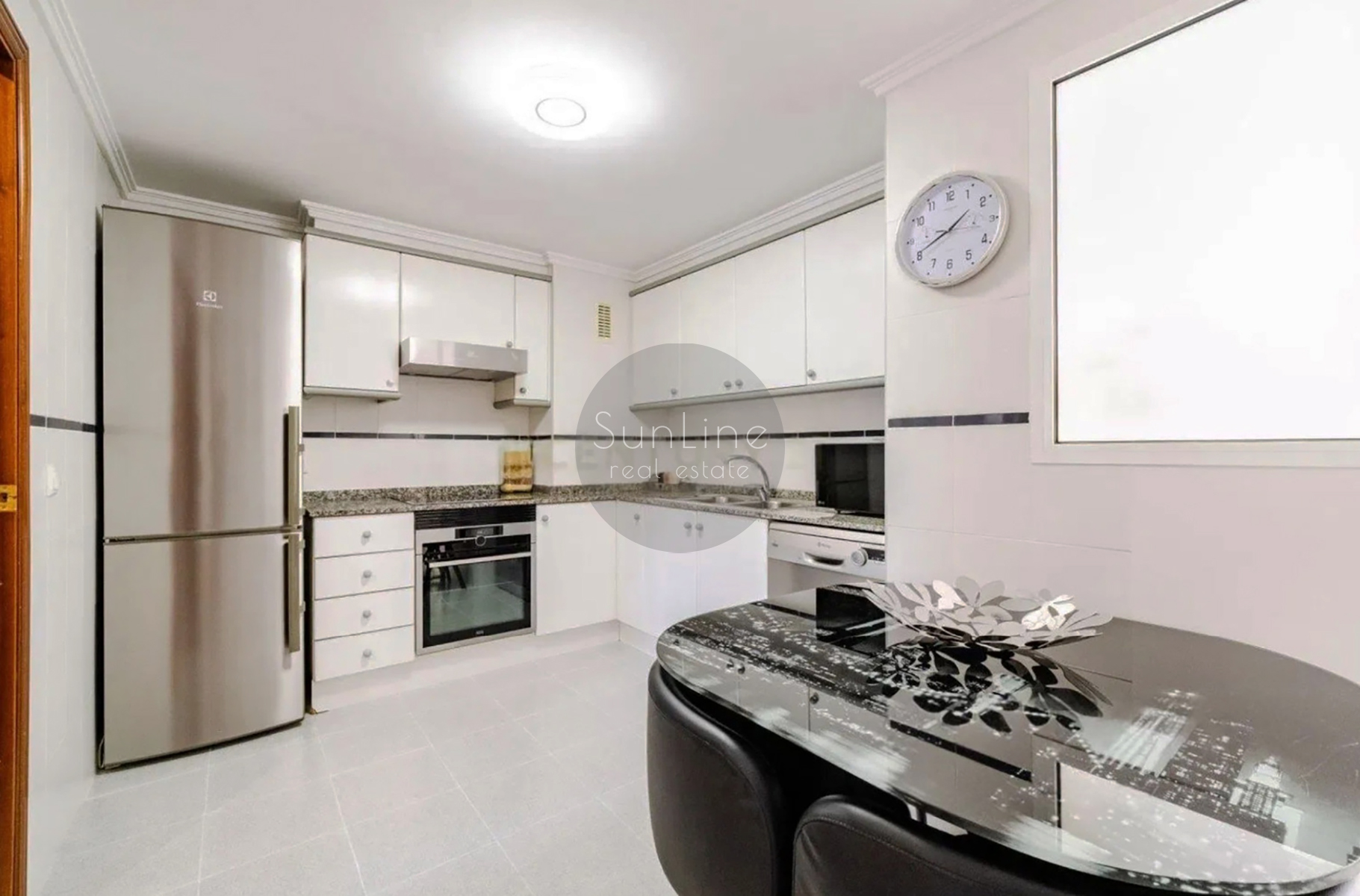 Bright apartment 144 m² with new furniture and premium finish in Valencia
