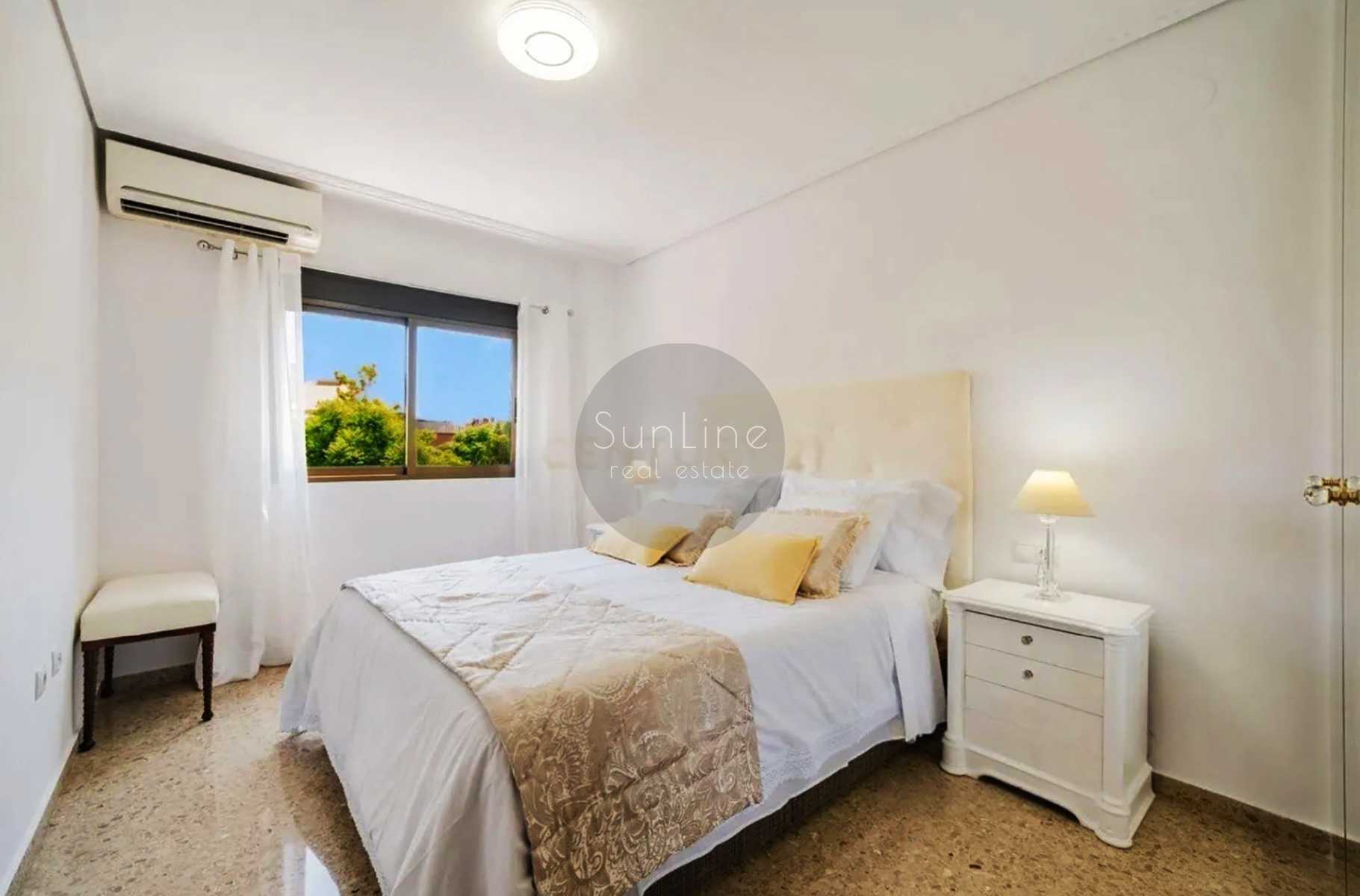 Bright apartment 144 m² with new furniture and premium finish in Valencia