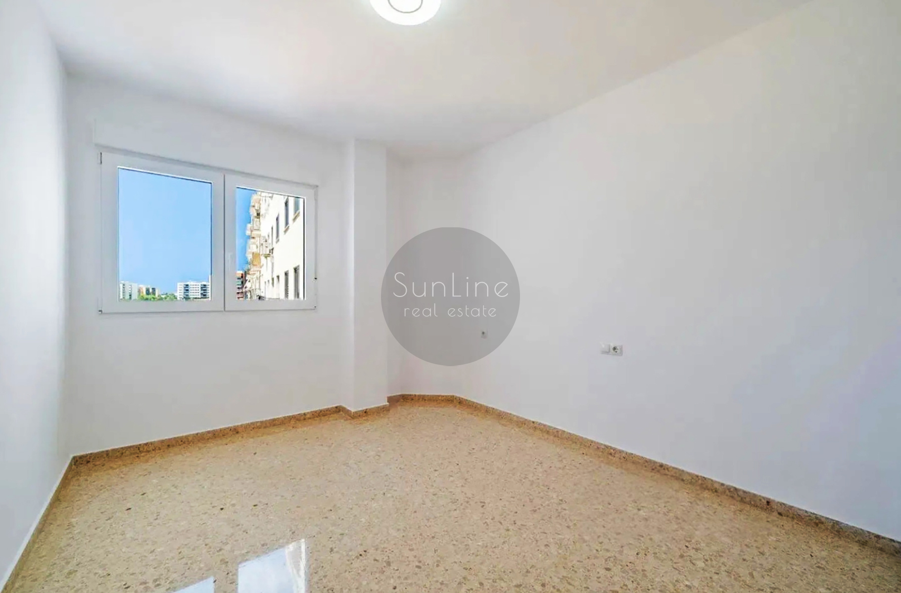 Bright apartment 144 m² with new furniture and premium finish in Valencia