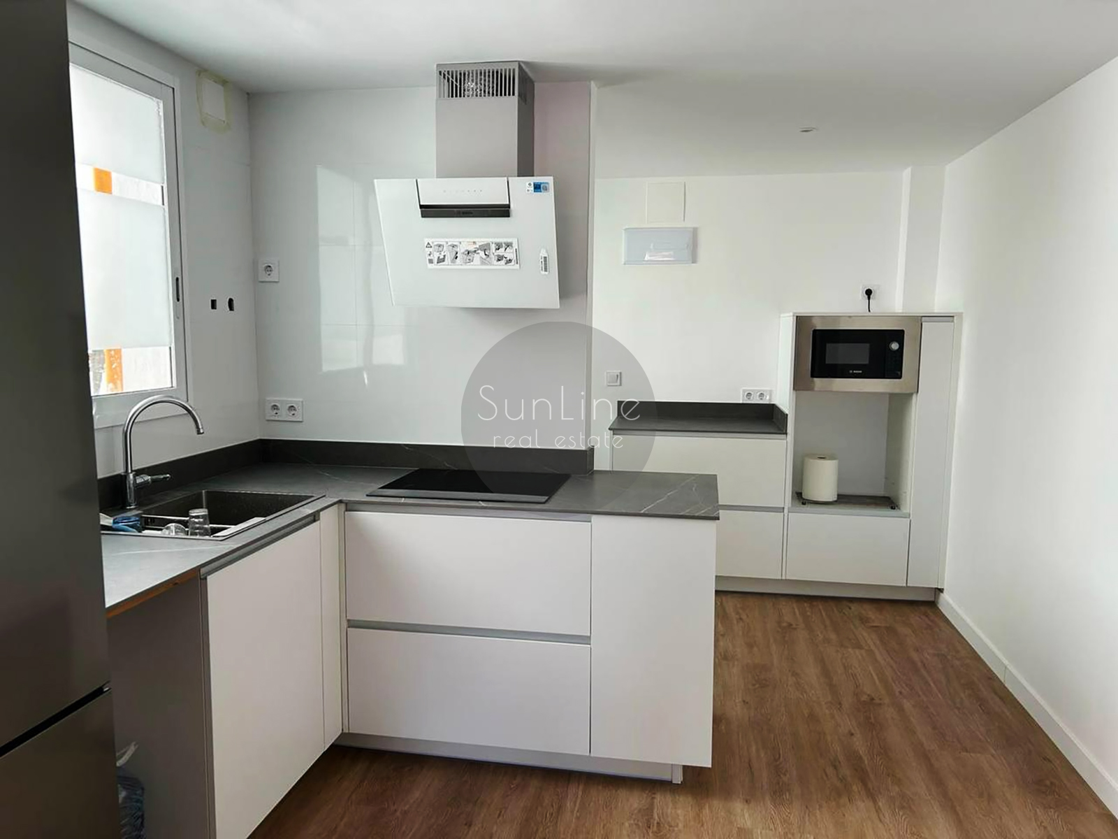 Modern apartment 89 m² with balcony near the beach and universities