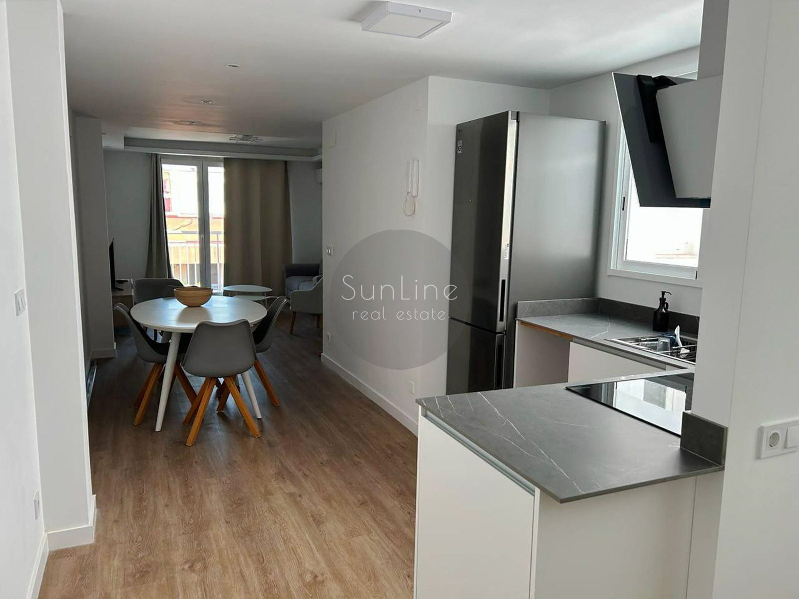 Modern apartment 89 m² with balcony near the beach and universities