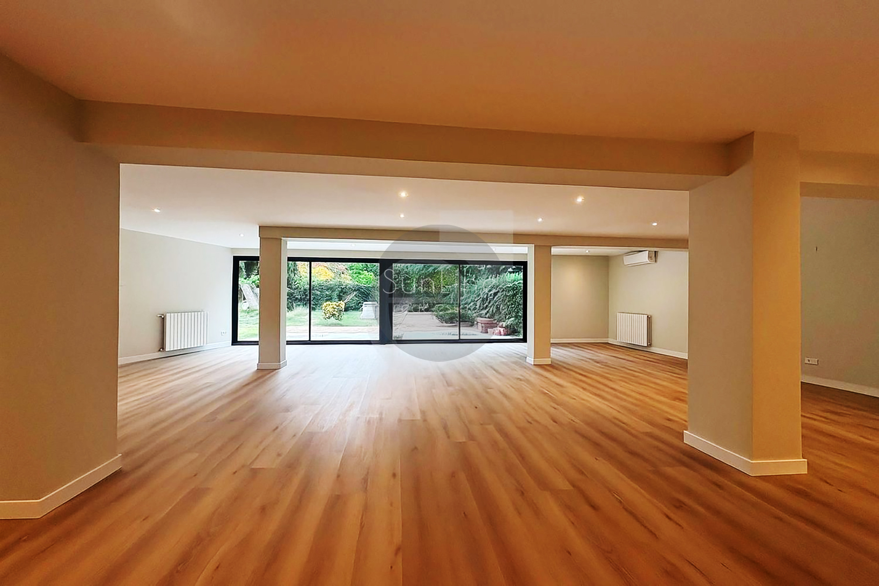 Spacious house 247 m² with garden 330 m² in a closed complex near Valencia