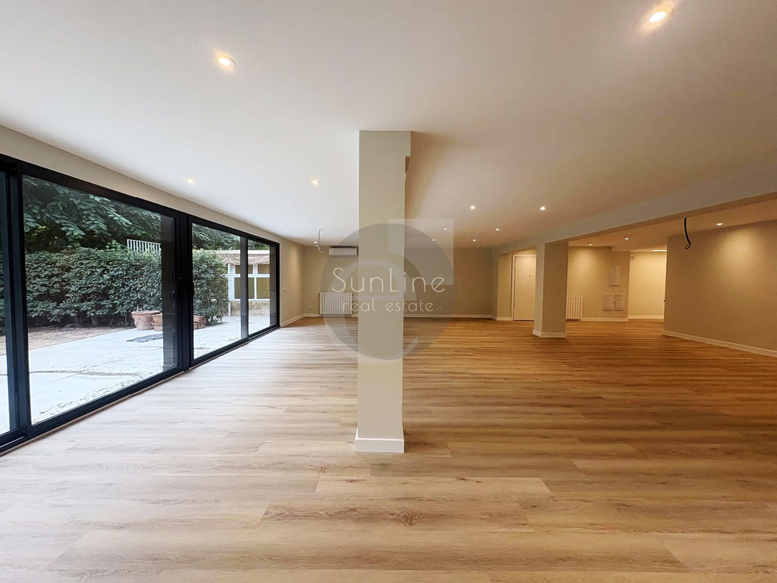 Spacious house 247 m² with garden 330 m² in a closed complex near Valencia
