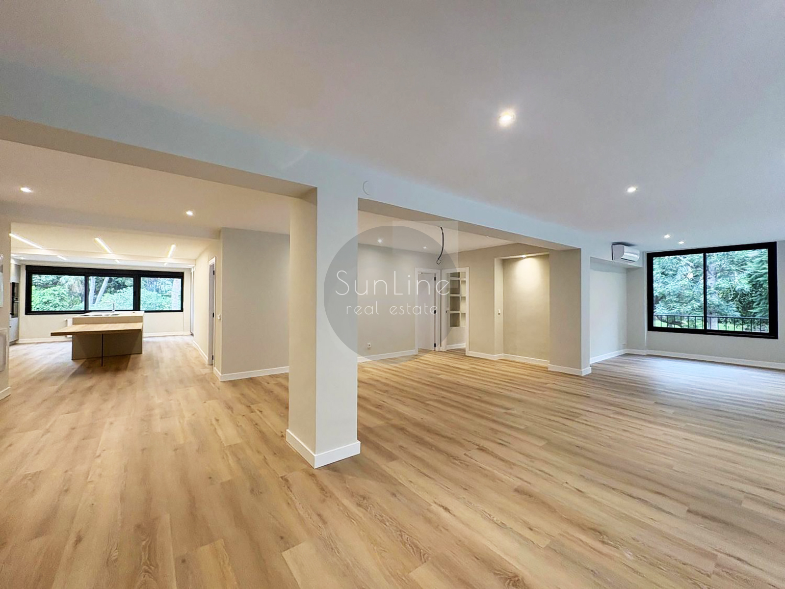 Spacious house 247 m² with garden 330 m² in a closed complex near Valencia