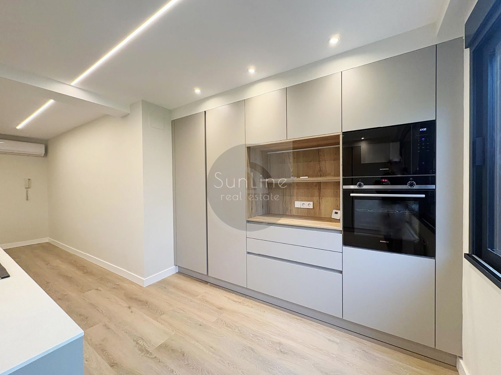 Spacious house 247 m² with garden 330 m² in a closed complex near Valencia