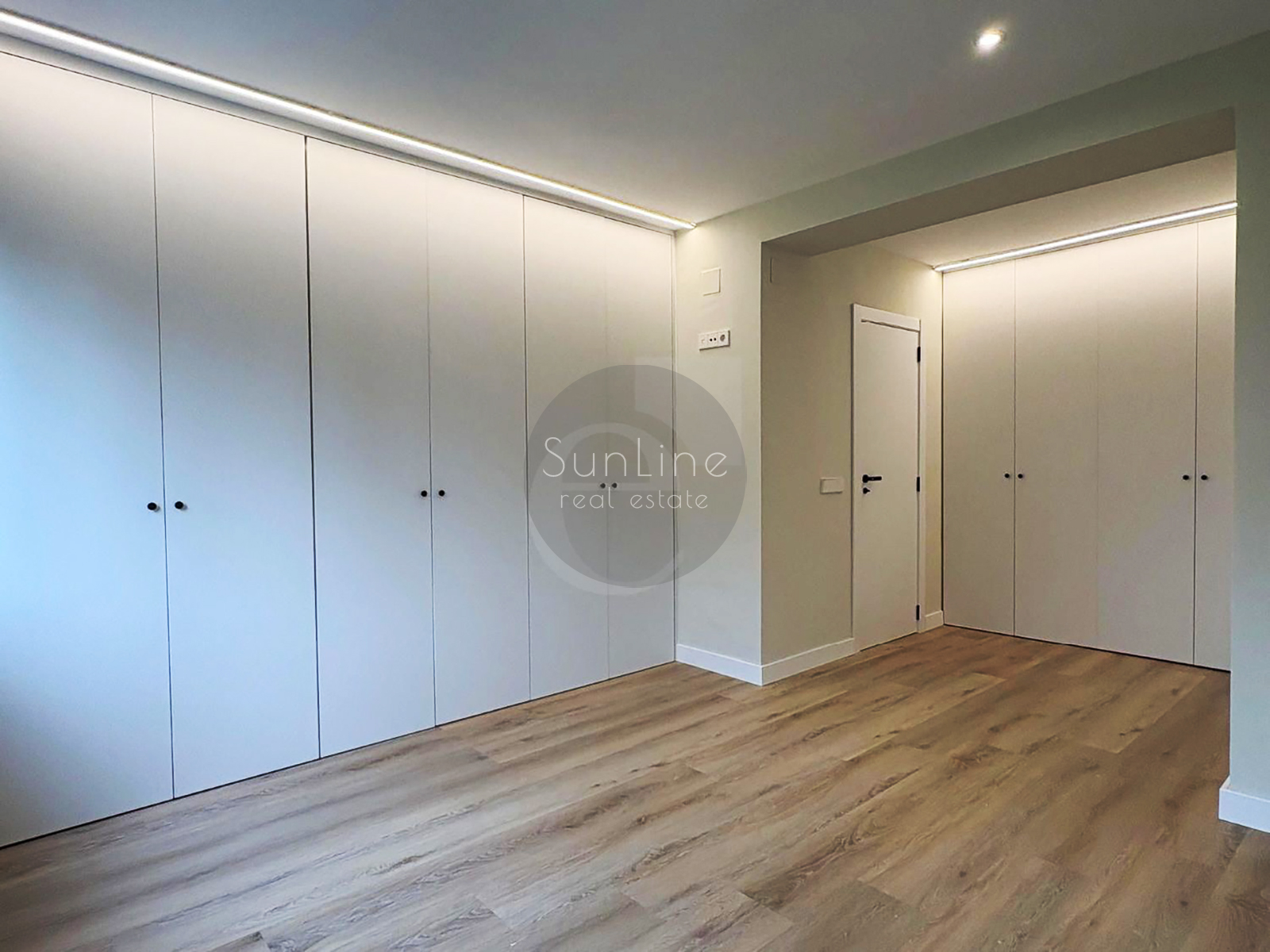 Spacious house 247 m² with garden 330 m² in a closed complex near Valencia