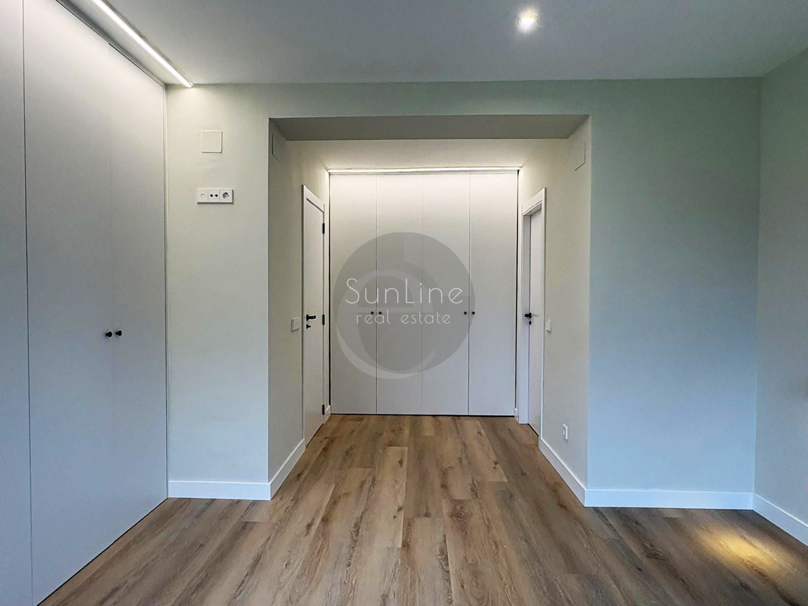 Spacious house 247 m² with garden 330 m² in a closed complex near Valencia