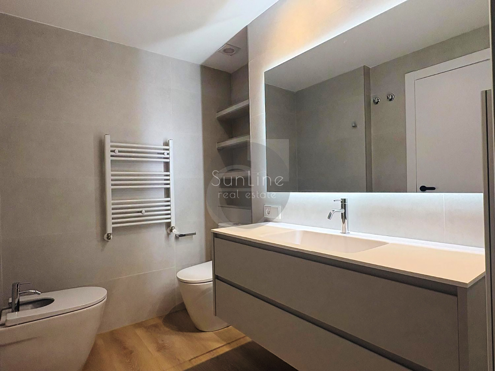 Spacious house 247 m² with garden 330 m² in a closed complex near Valencia
