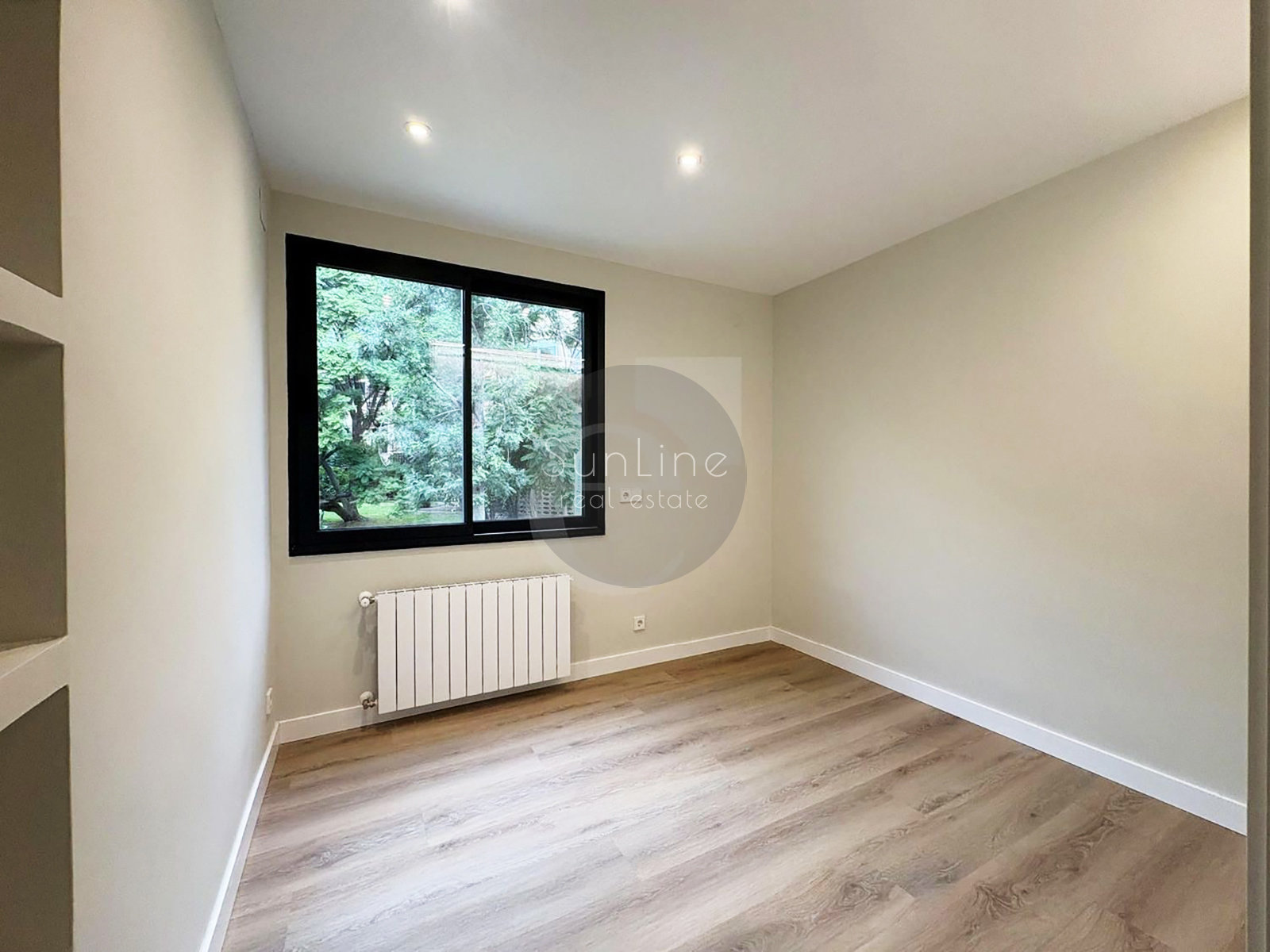 Spacious house 247 m² with garden 330 m² in a closed complex near Valencia