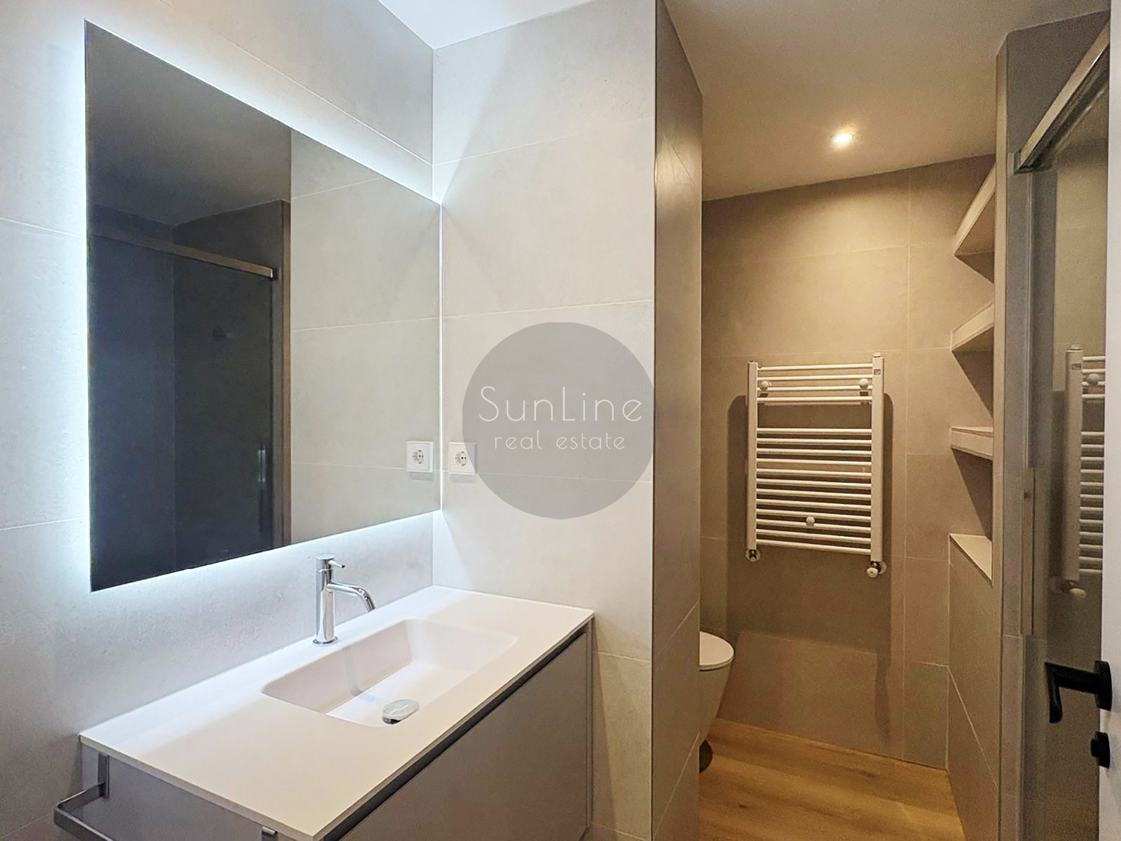 Spacious house 247 m² with garden 330 m² in a closed complex near Valencia