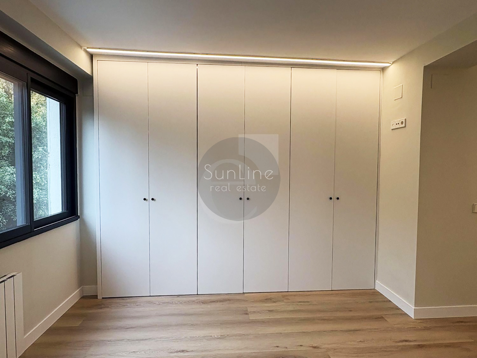 Spacious house 247 m² with garden 330 m² in a closed complex near Valencia