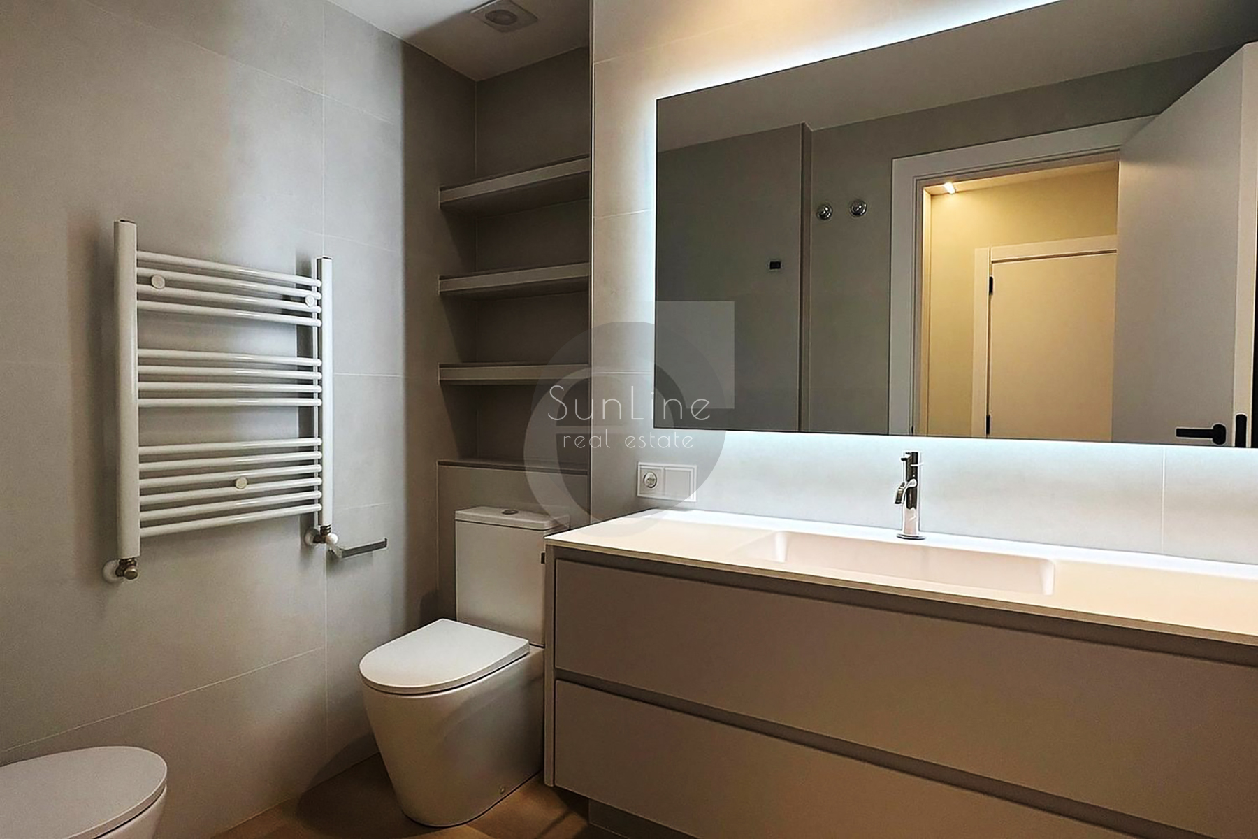 Spacious house 247 m² with garden 330 m² in a closed complex near Valencia