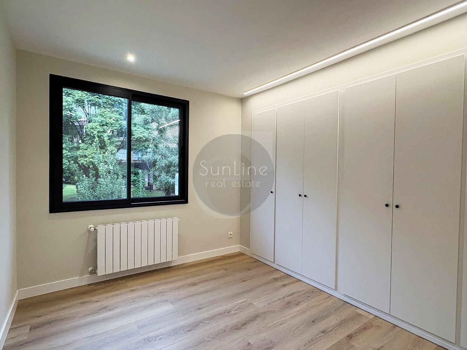 Spacious house 247 m² with garden 330 m² in a closed complex near Valencia