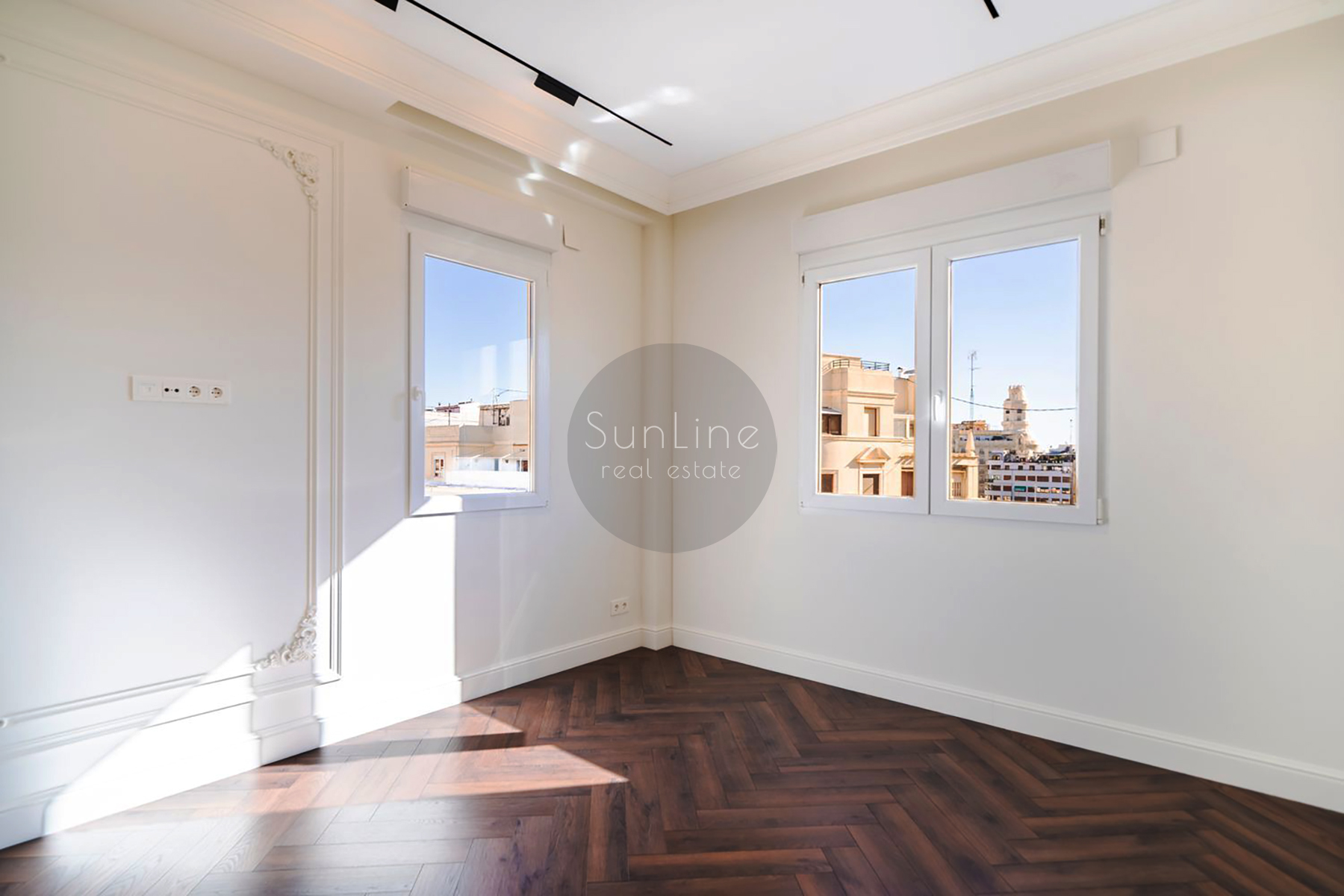renovated apartment 142 m² with Smart Home system in the center of Valencia