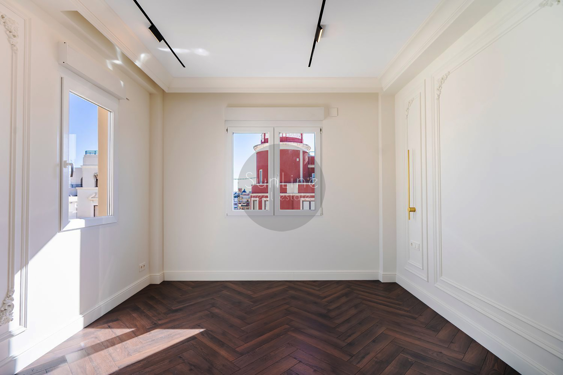 renovated apartment 142 m² with Smart Home system in the center of Valencia