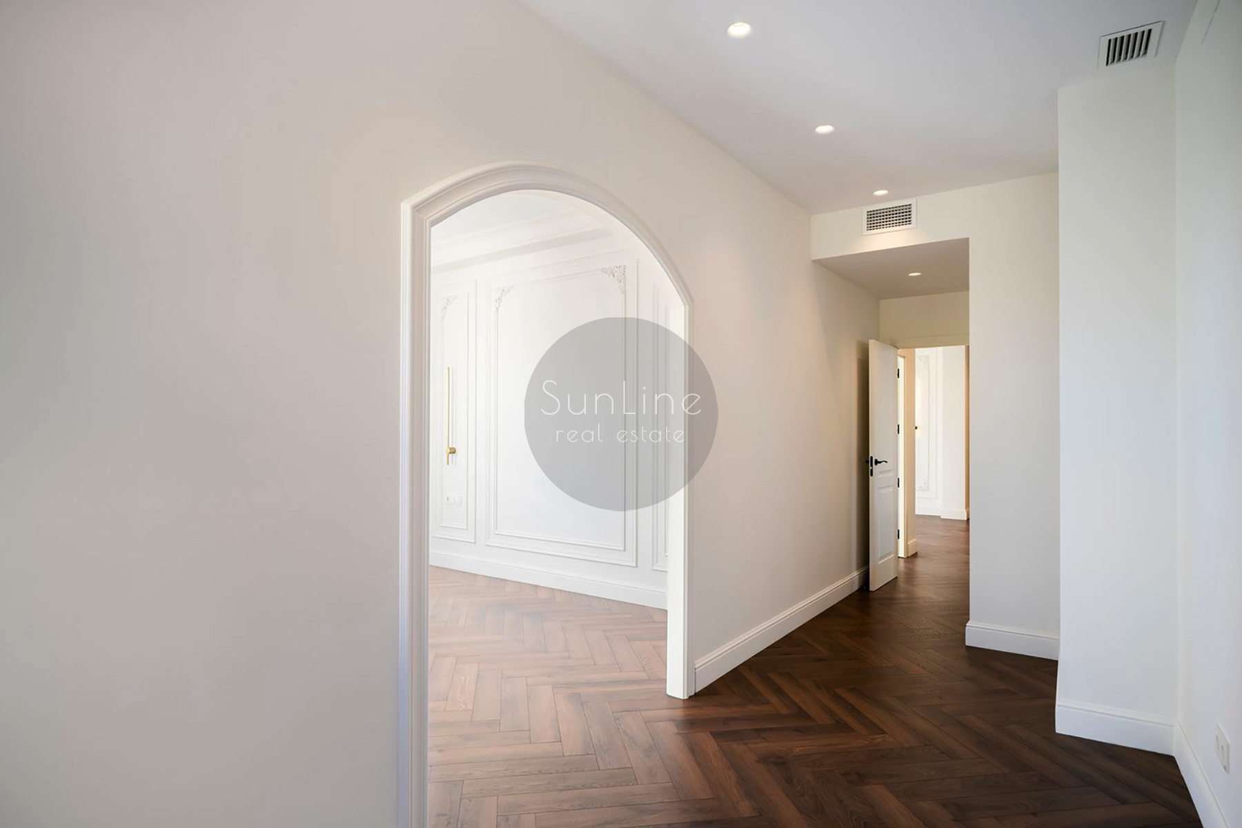 renovated apartment 142 m² with Smart Home system in the center of Valencia