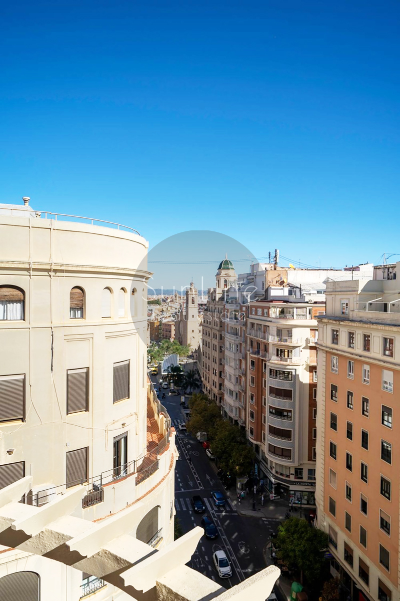 renovated apartment 142 m² with Smart Home system in the center of Valencia