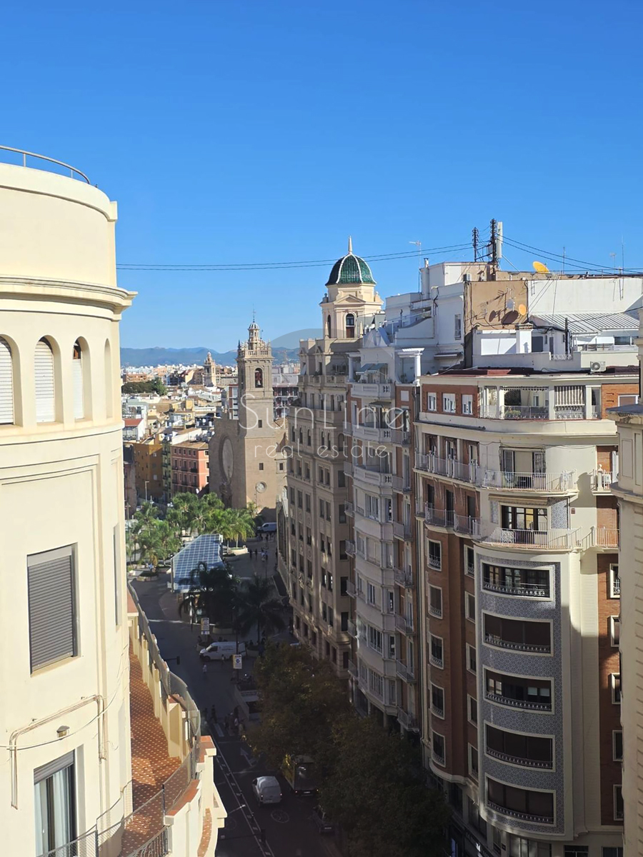 renovated apartment 142 m² with Smart Home system in the center of Valencia