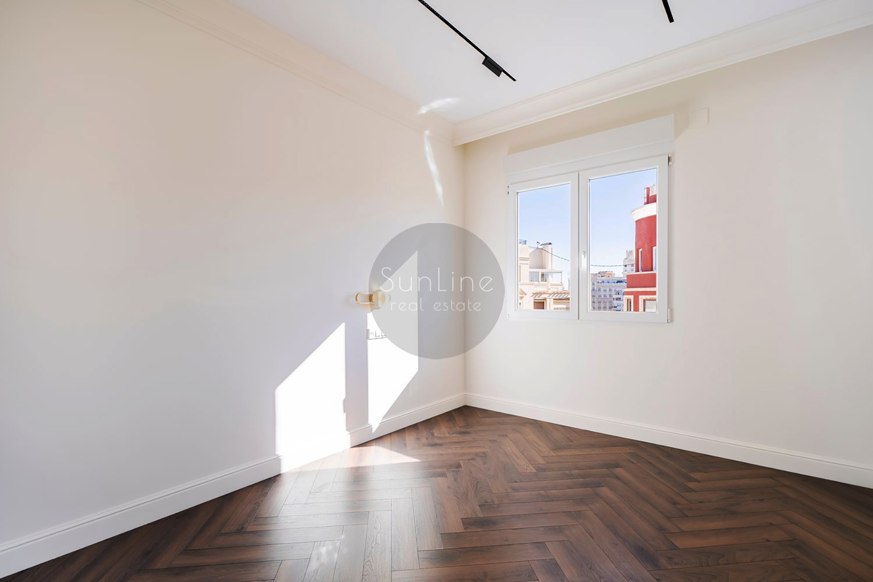 renovated apartment 142 m² with Smart Home system in the center of Valencia