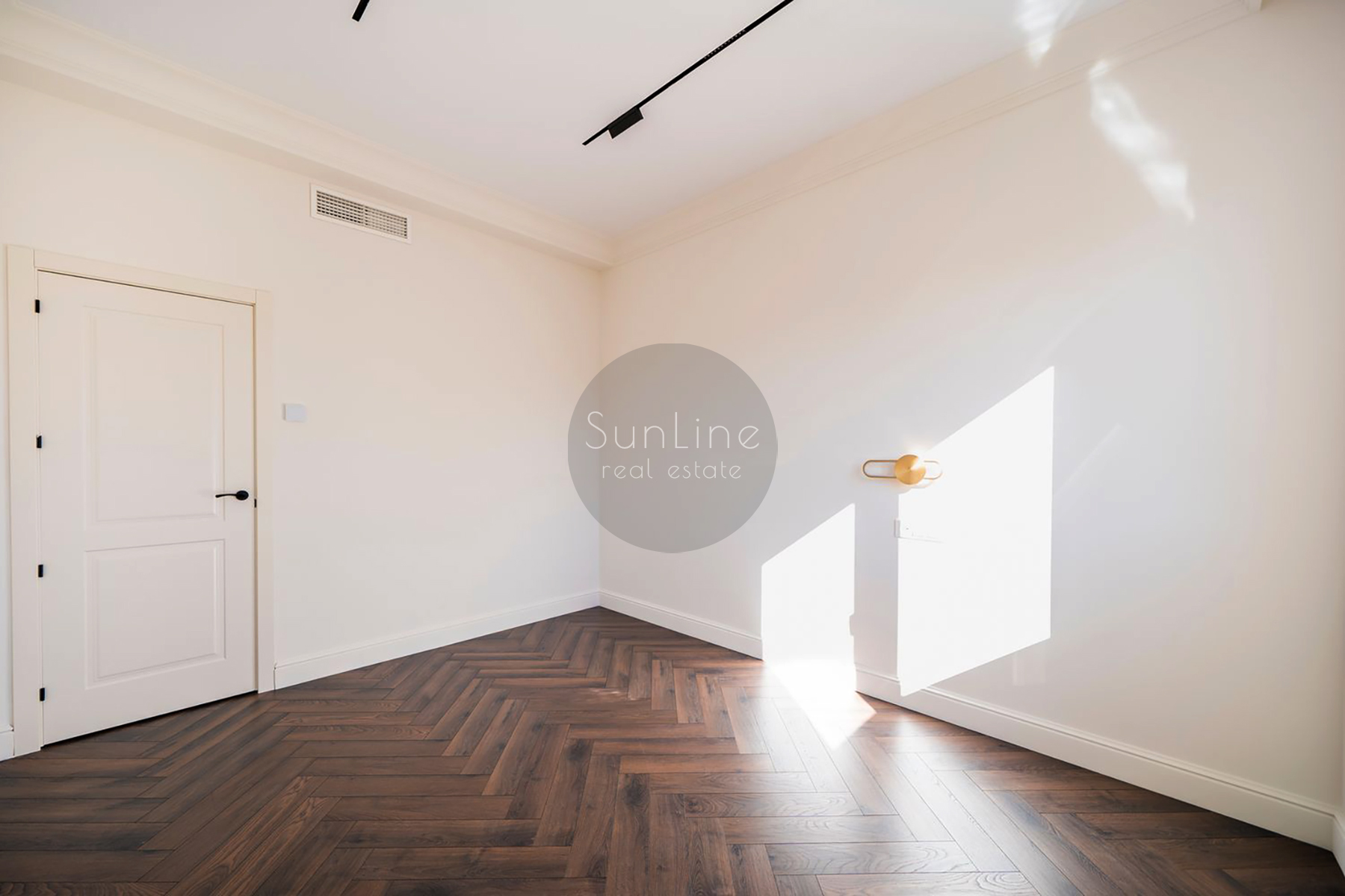 renovated apartment 142 m² with Smart Home system in the center of Valencia
