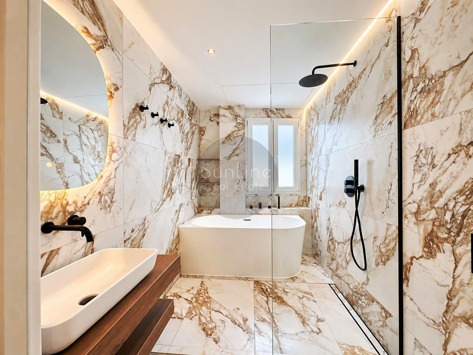 renovated apartment 142 m² with Smart Home system in the center of Valencia