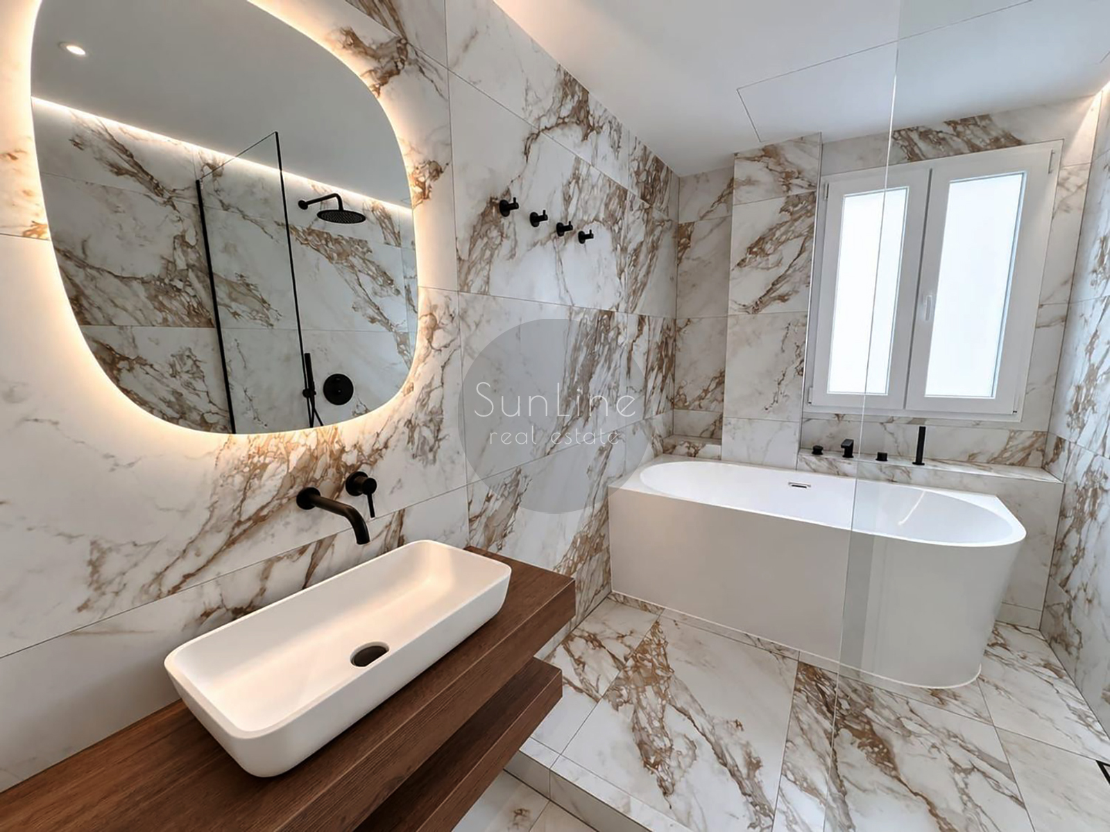 renovated apartment 142 m² with Smart Home system in the center of Valencia