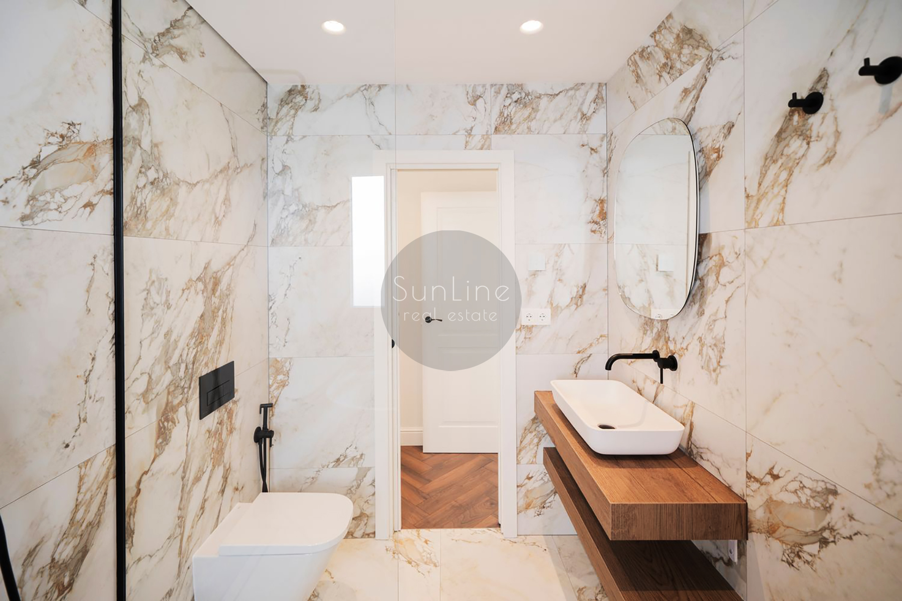 renovated apartment 142 m² with Smart Home system in the center of Valencia