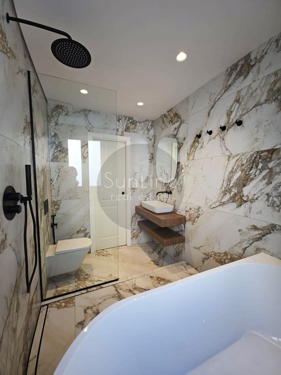 renovated apartment 142 m² with Smart Home system in the center of Valencia