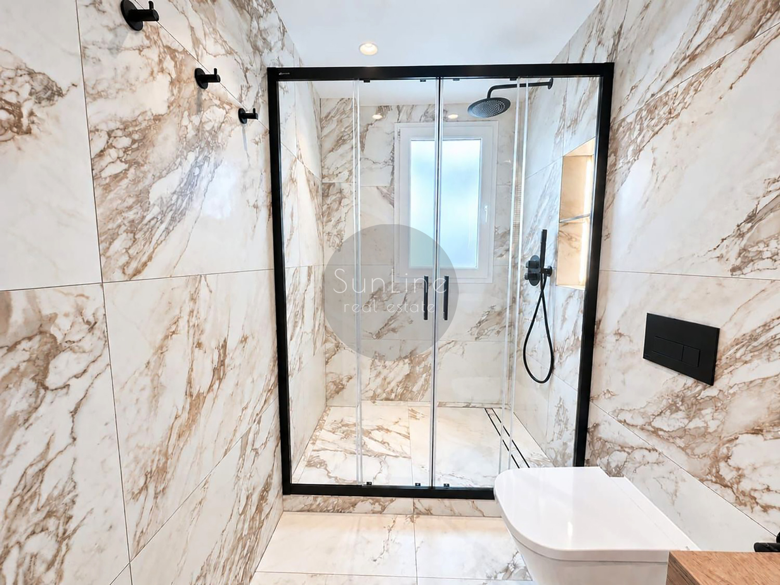 renovated apartment 142 m² with Smart Home system in the center of Valencia