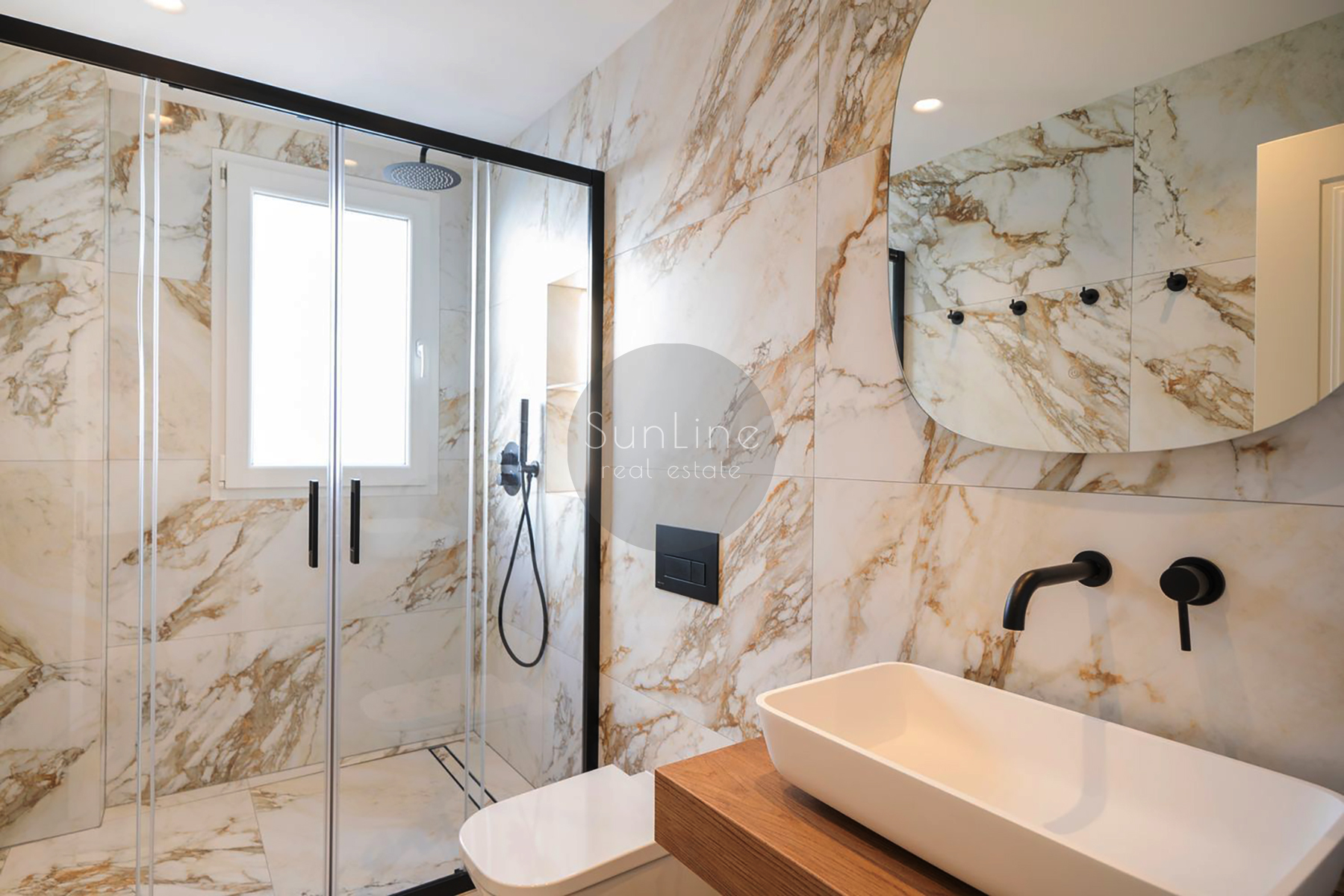 renovated apartment 142 m² with Smart Home system in the center of Valencia