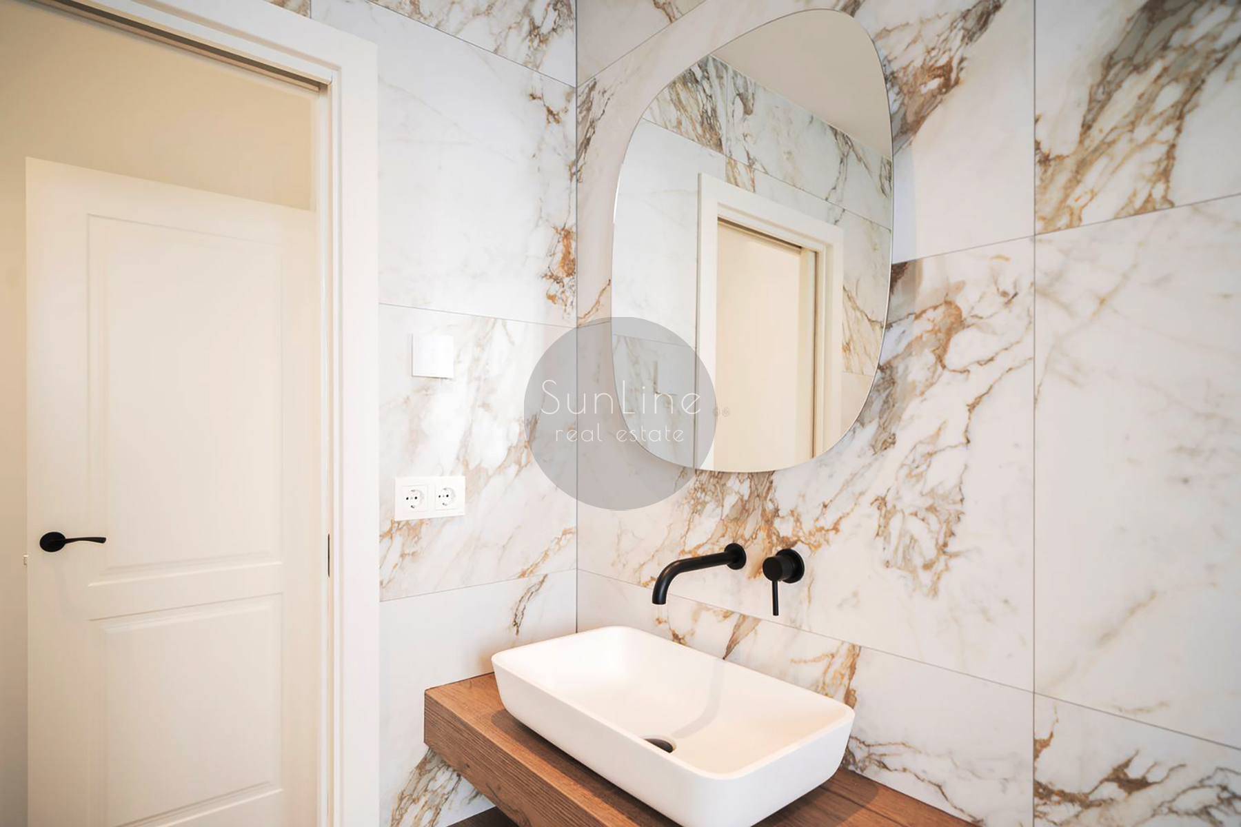 renovated apartment 142 m² with Smart Home system in the center of Valencia