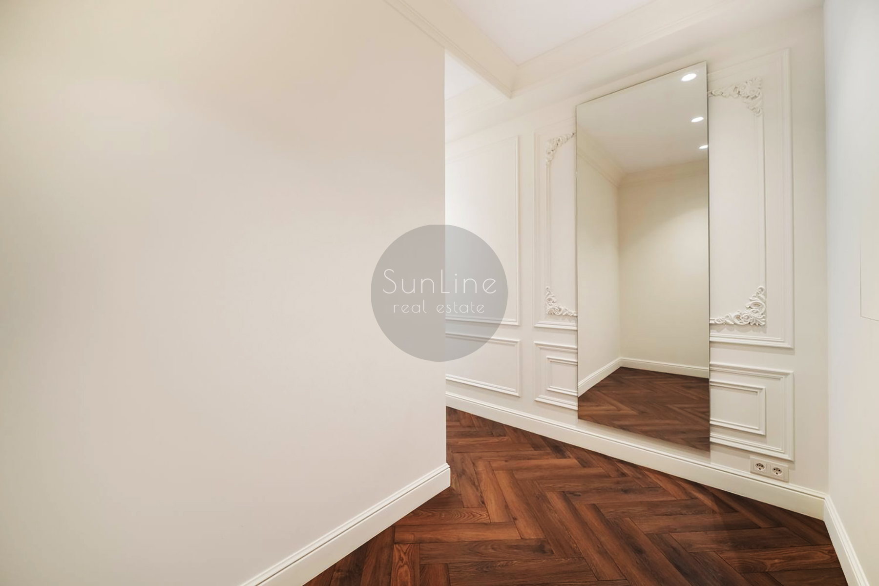 renovated apartment 142 m² with Smart Home system in the center of Valencia