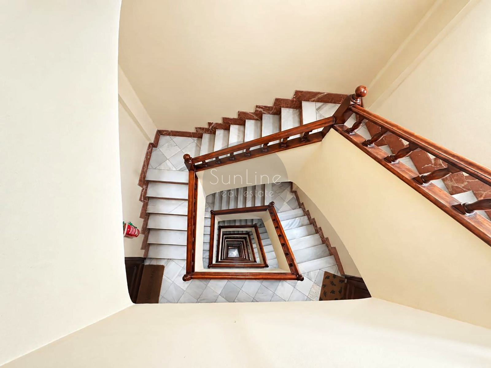 renovated apartment 142 m² with Smart Home system in the center of Valencia