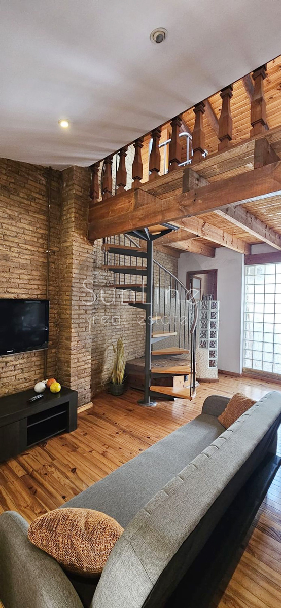 Furnished loft with high ceilings in downtown Valencia