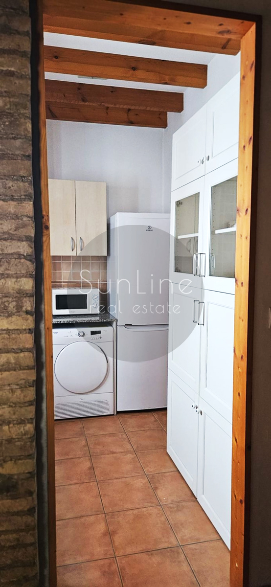 Furnished loft with high ceilings in downtown Valencia