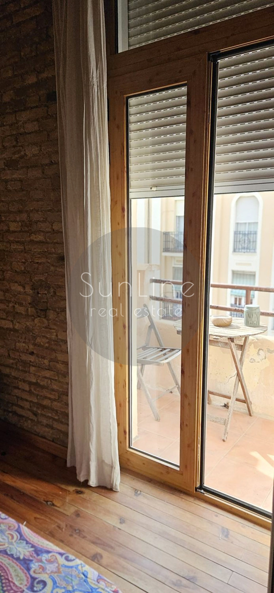 Furnished loft with high ceilings in downtown Valencia