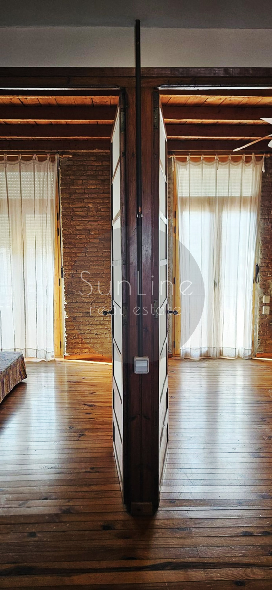 Furnished loft with high ceilings in downtown Valencia